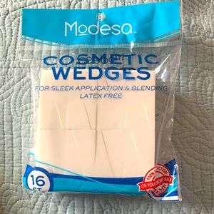 THIS ITEM IS NOW FOR SALE ⭐️ Cosmetic Wedges Sponges..🌷